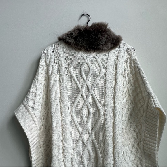 TALBOTS  Cream Cable Knit Sweater Poncho Cape w/ Faux Fur Collar NWT Small - Picture 9 of 11